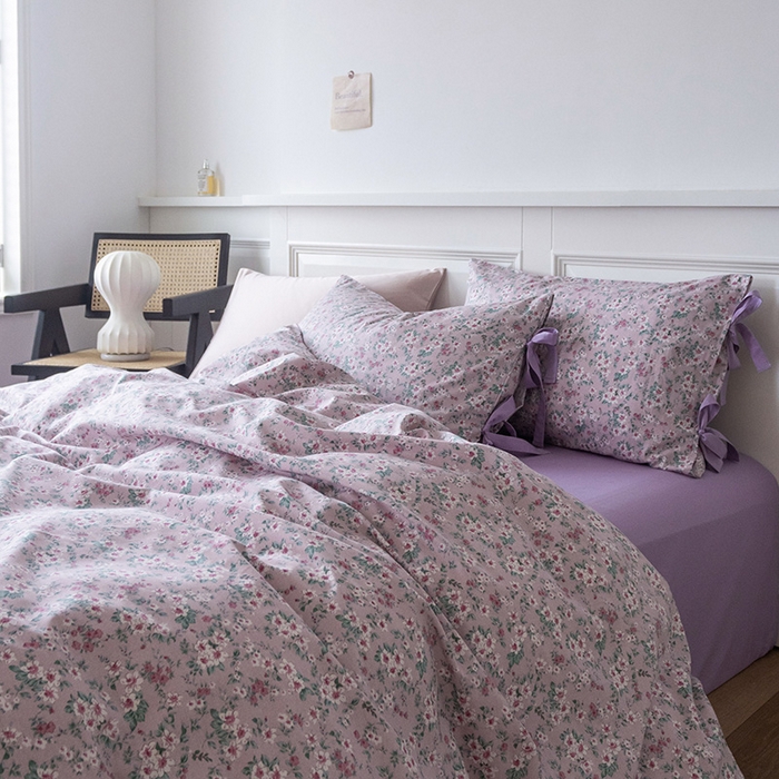 91家纺网 家纺一手货源 找家纺 绫韵家纺 2026新款13372全棉ins小碎花纯棉田园风床单床笠四件套系绳蝴蝶结系列二 蔓春-风信紫