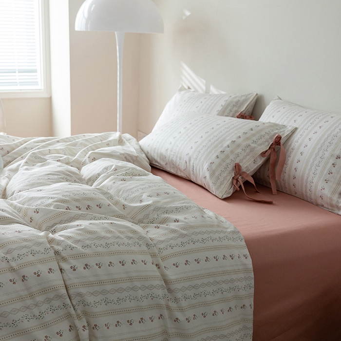 91家纺网 家纺一手货源 找家纺 绫韵家纺 2026新款13372全棉ins小碎花纯棉田园风床单床笠四件套系绳蝴蝶结系列二 晴天-海棠红