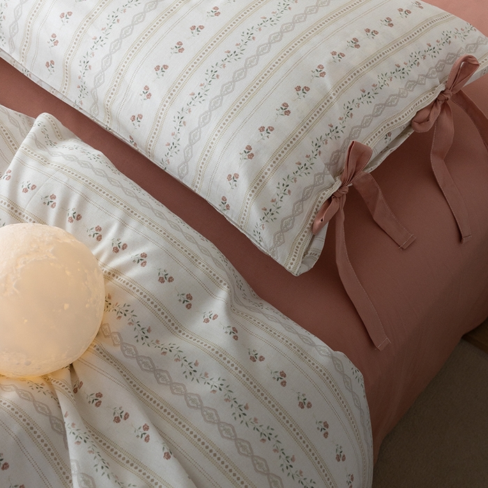 91家纺网 家纺一手货源 找家纺 绫韵家纺 2026新款13372全棉ins小碎花纯棉田园风床单床笠四件套系绳蝴蝶结系列二 晴天-海棠红