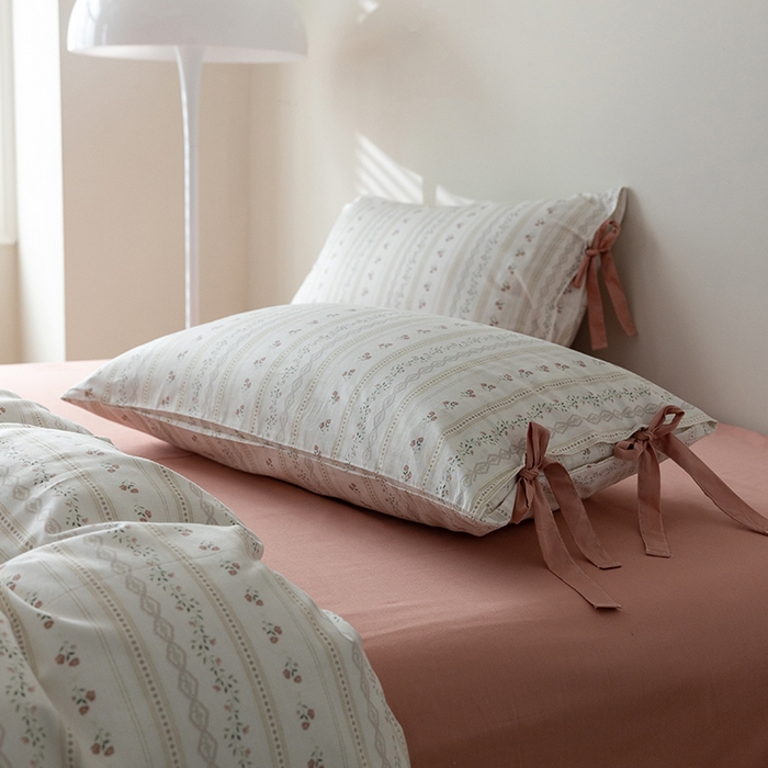 91家纺网 家纺一手货源 找家纺 绫韵家纺 2026新款13372全棉ins小碎花纯棉田园风床单床笠四件套系绳蝴蝶结系列二 晴天-海棠红