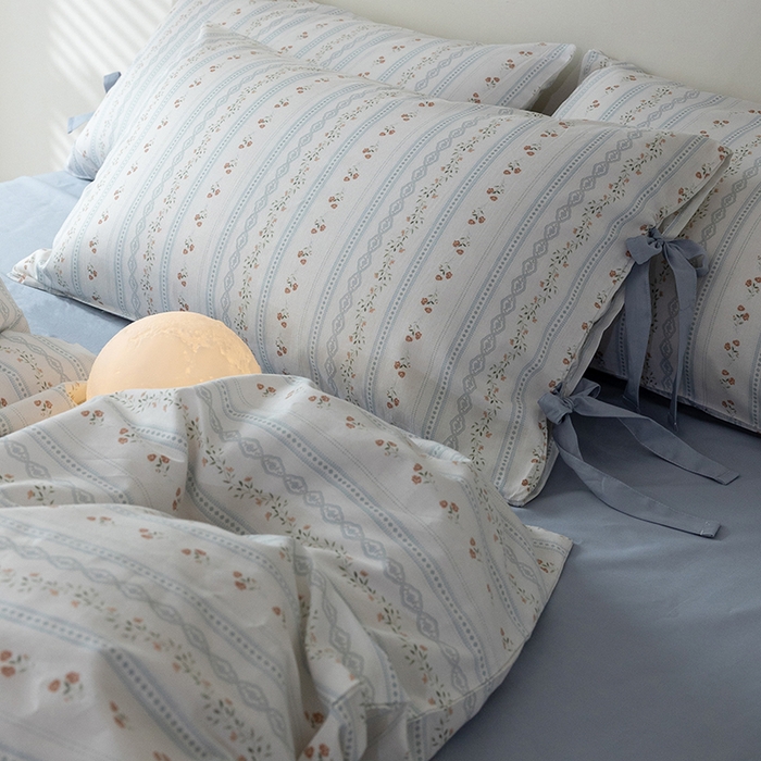 91家纺网 家纺一手货源 找家纺 绫韵家纺 2026新款13372全棉ins小碎花纯棉田园风床单床笠四件套系绳蝴蝶结系列二 汀兰-海港蓝