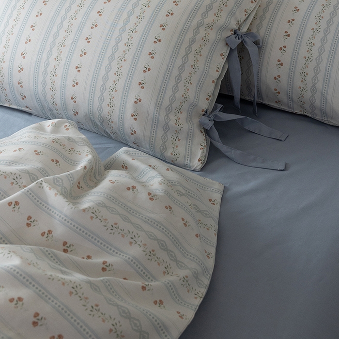 91家纺网 家纺一手货源 找家纺 绫韵家纺 2026新款13372全棉ins小碎花纯棉田园风床单床笠四件套系绳蝴蝶结系列二 汀兰-海港蓝