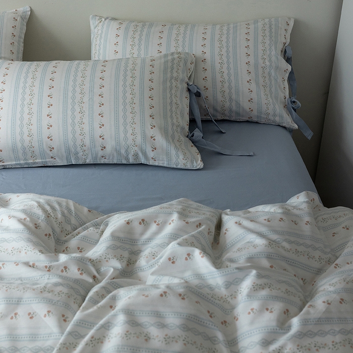 91家纺网 家纺一手货源 找家纺 绫韵家纺 2026新款13372全棉ins小碎花纯棉田园风床单床笠四件套系绳蝴蝶结系列二 汀兰-海港蓝