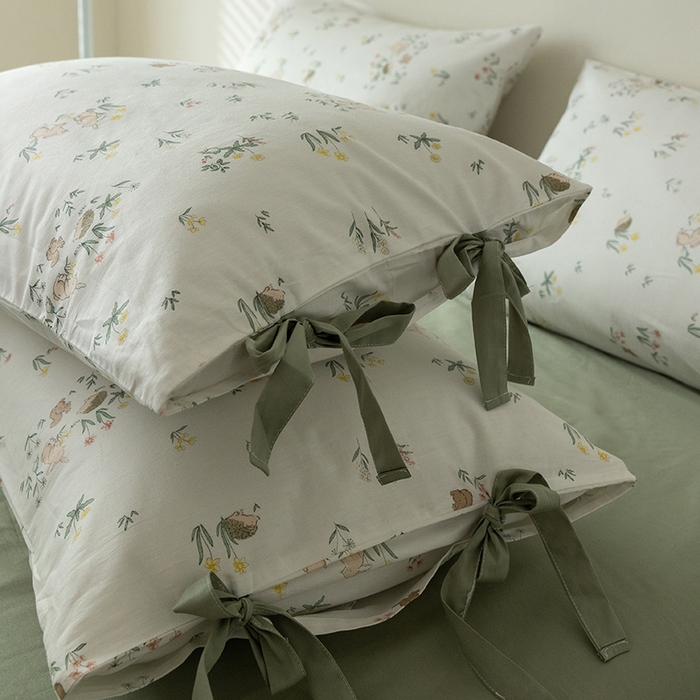 91家纺网 家纺一手货源 找家纺 绫韵家纺 2026新款13372全棉ins小碎花纯棉田园风床单床笠四件套系绳蝴蝶结系列二 仙子-松霜绿