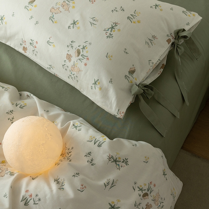 91家纺网 家纺一手货源 找家纺 绫韵家纺 2026新款13372全棉ins小碎花纯棉田园风床单床笠四件套系绳蝴蝶结系列二 仙子-松霜绿