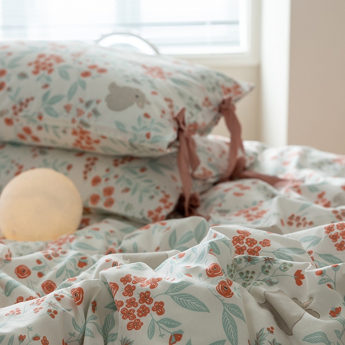 91家纺网 家纺一手货源 找家纺 绫韵家纺 2026新款13372全棉ins小碎花纯棉田园风床单床笠四件套系绳蝴蝶结系列二 小花兔-海棠红