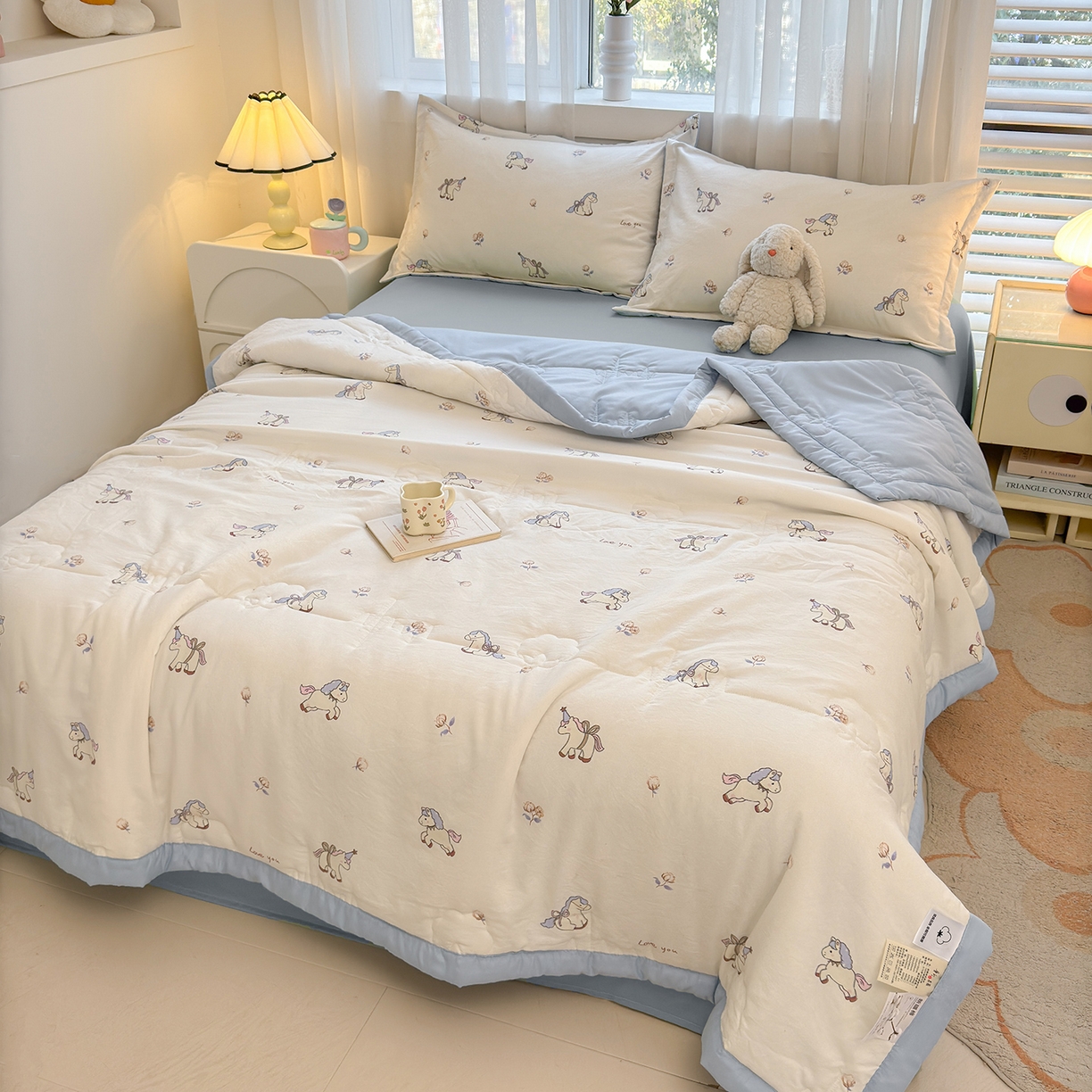 91家纺网 家纺一手货源 找家纺 2026新款A类新疆棉花夏凉被加宽包边水洗棉卡通印花吸湿透气棉花夏被空调被 凌香 马上发财