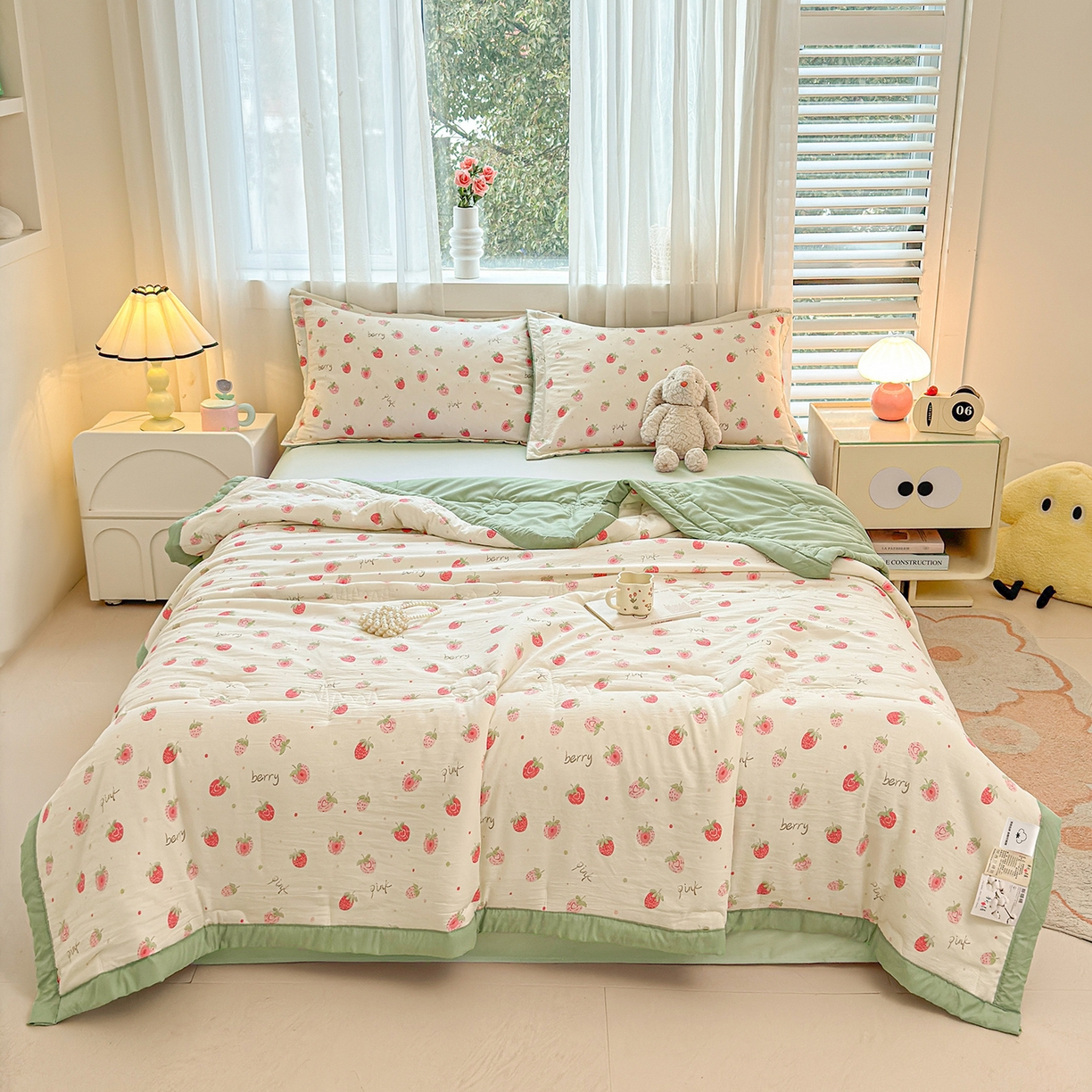 91家纺网 家纺一手货源 找家纺 2026新款A类新疆棉花夏凉被加宽包边水洗棉卡通印花吸湿透气棉花夏被空调被 凌香 草莓甜心