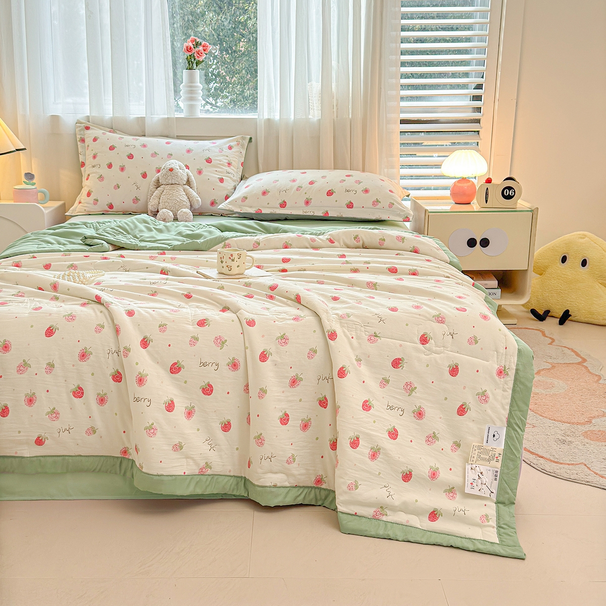 91家纺网 家纺一手货源 找家纺 2026新款A类新疆棉花夏凉被加宽包边水洗棉卡通印花吸湿透气棉花夏被空调被 凌香 草莓甜心