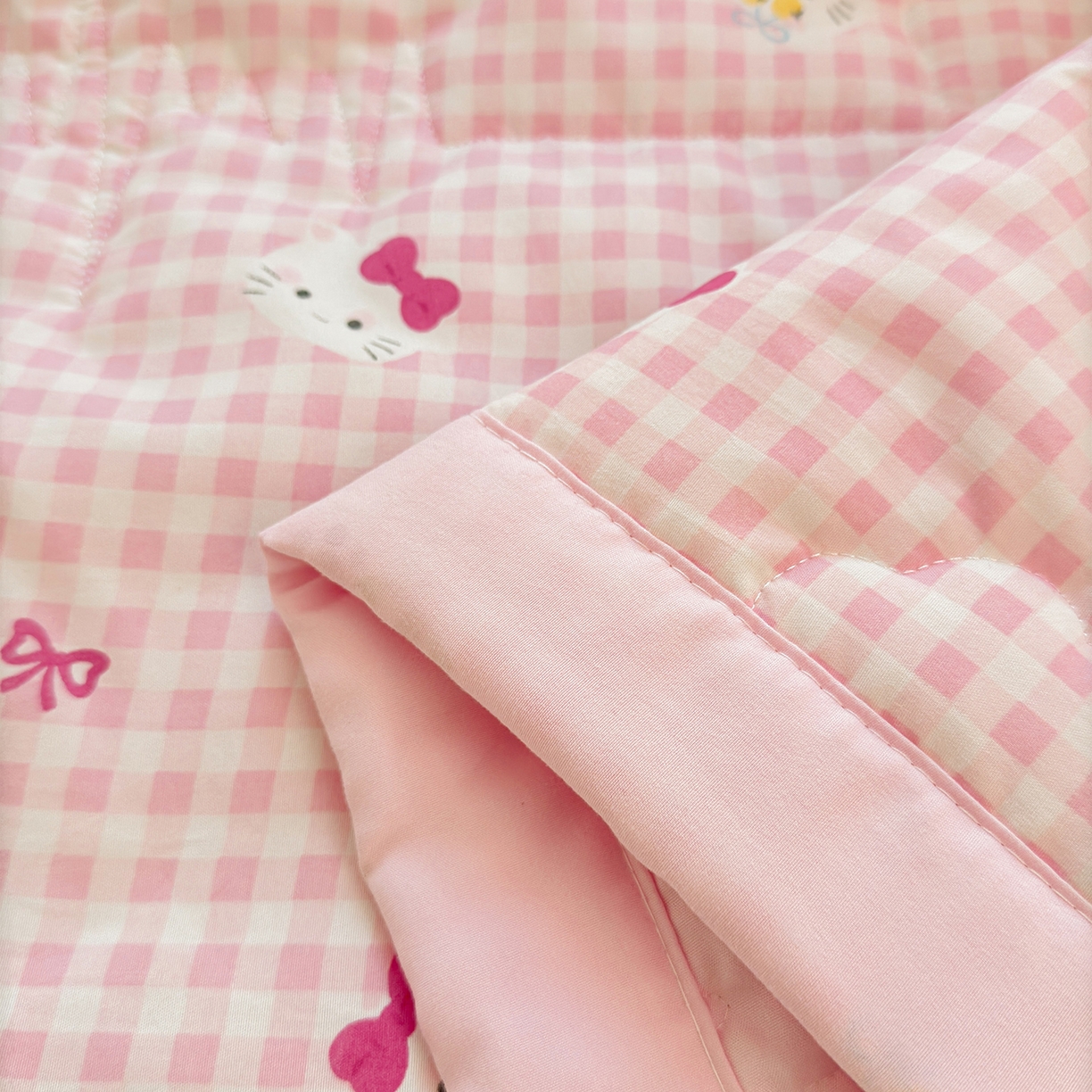 91家纺网 家纺一手货源 找家纺 2026新款A类新疆棉花夏凉被加宽包边水洗棉卡通印花吸湿透气棉花夏被空调被 凌香 格林童话