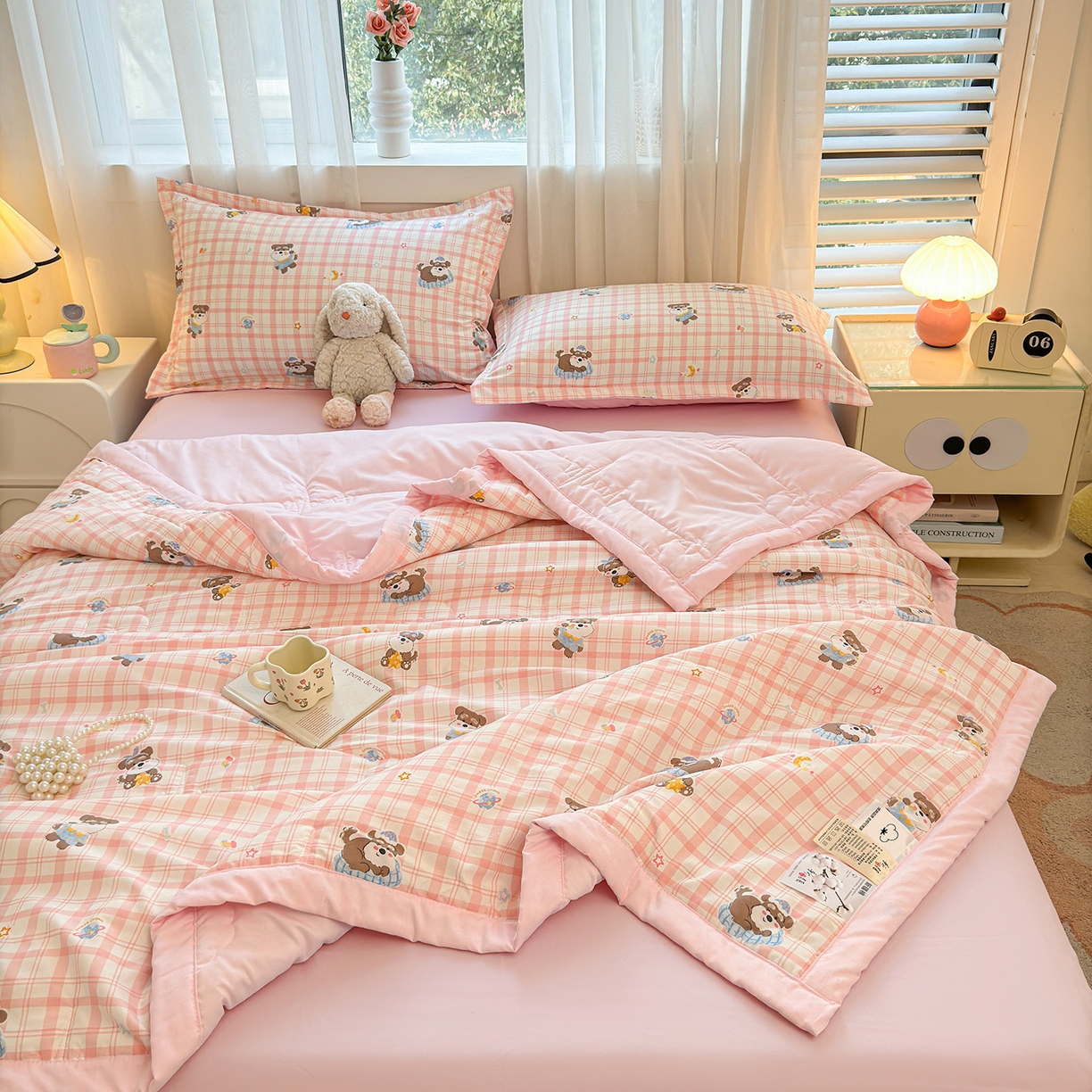 91家纺网 家纺一手货源 找家纺 2026新款A类新疆棉花夏凉被加宽包边水洗棉卡通印花吸湿透气棉花夏被空调被 凌香 格子狗