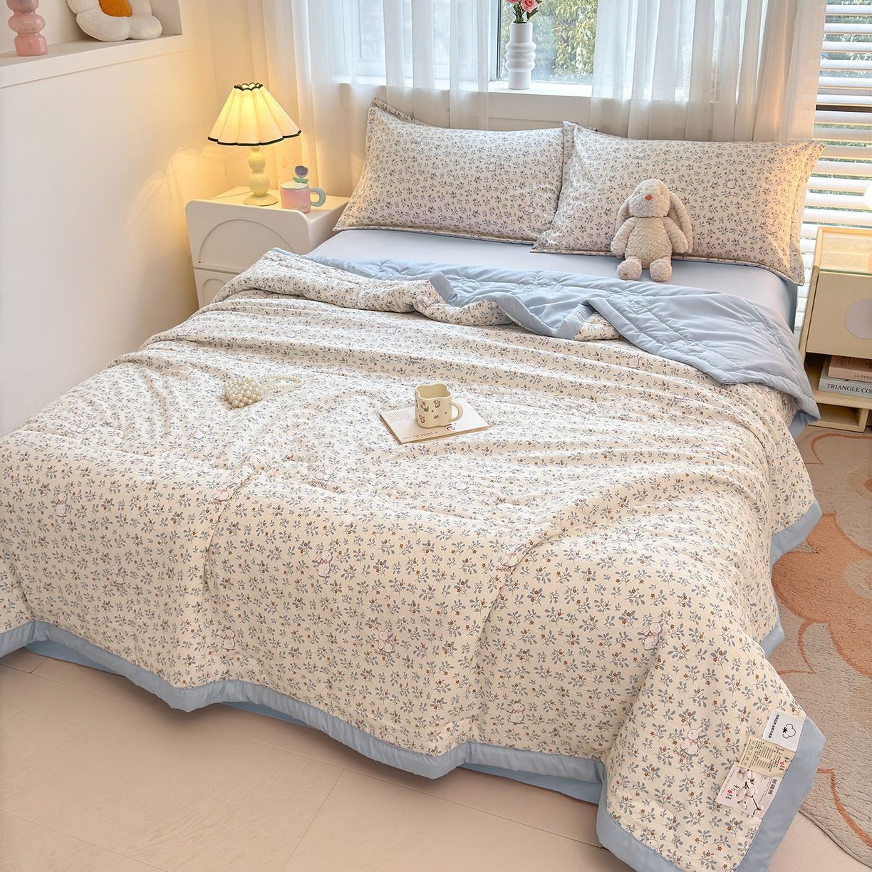 91家纺网 家纺一手货源 找家纺 2026新款A类新疆棉花夏凉被加宽包边水洗棉卡通印花吸湿透气棉花夏被空调被 凌香 花园兔