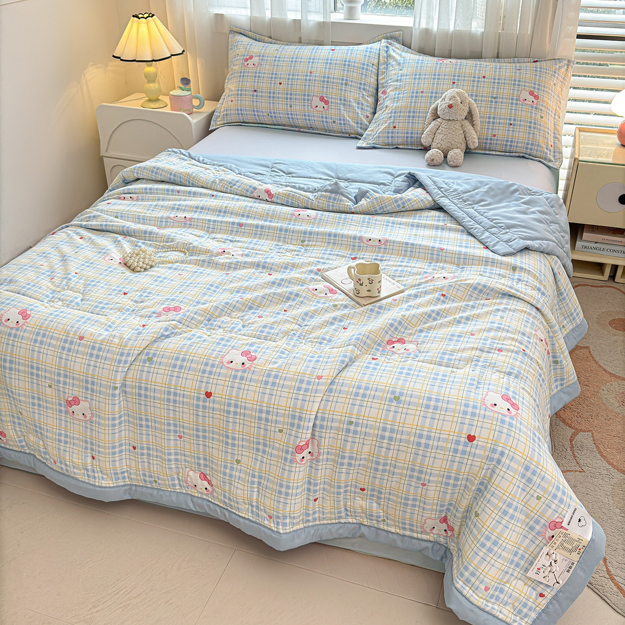 91家纺网 家纺一手货源 找家纺 2026新款A类新疆棉花夏凉被加宽包边水洗棉卡通印花吸湿透气棉花夏被空调被 凌香 凯蒂之约