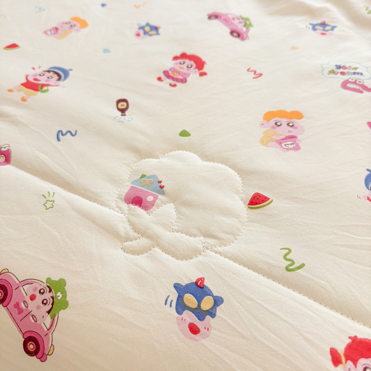 91家纺网 家纺一手货源 找家纺 2026新款A类新疆棉花夏凉被加宽包边水洗棉卡通印花吸湿透气棉花夏被空调被 凌香 蜡笔小派