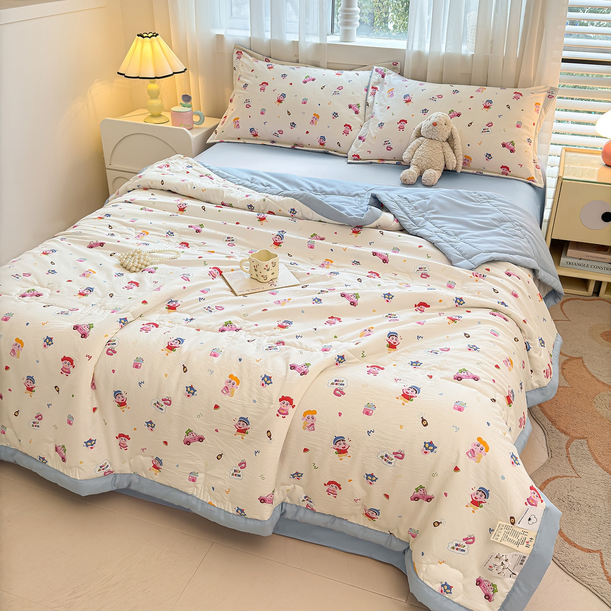 91家纺网 家纺一手货源 找家纺 2026新款A类新疆棉花夏凉被加宽包边水洗棉卡通印花吸湿透气棉花夏被空调被 凌香 蜡笔小派