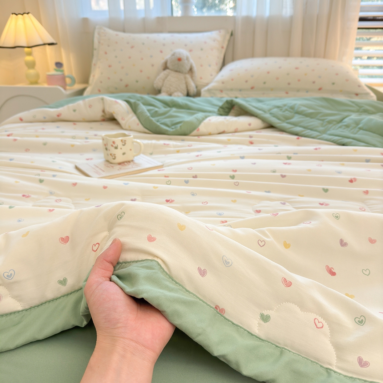 91家纺网 家纺一手货源 找家纺 2026新款A类新疆棉花夏凉被加宽包边水洗棉卡通印花吸湿透气棉花夏被空调被 凌香 心心相印