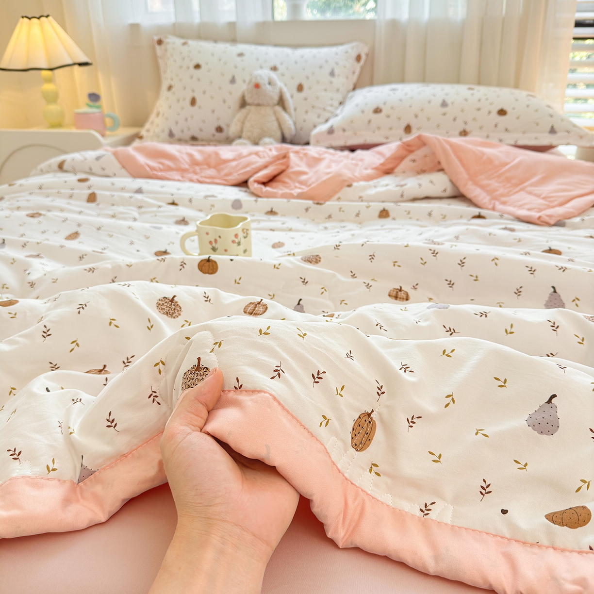 91家纺网 家纺一手货源 找家纺 2026新款A类新疆棉花夏凉被加宽包边水洗棉卡通印花吸湿透气棉花夏被空调被 凌香 心怡南瓜