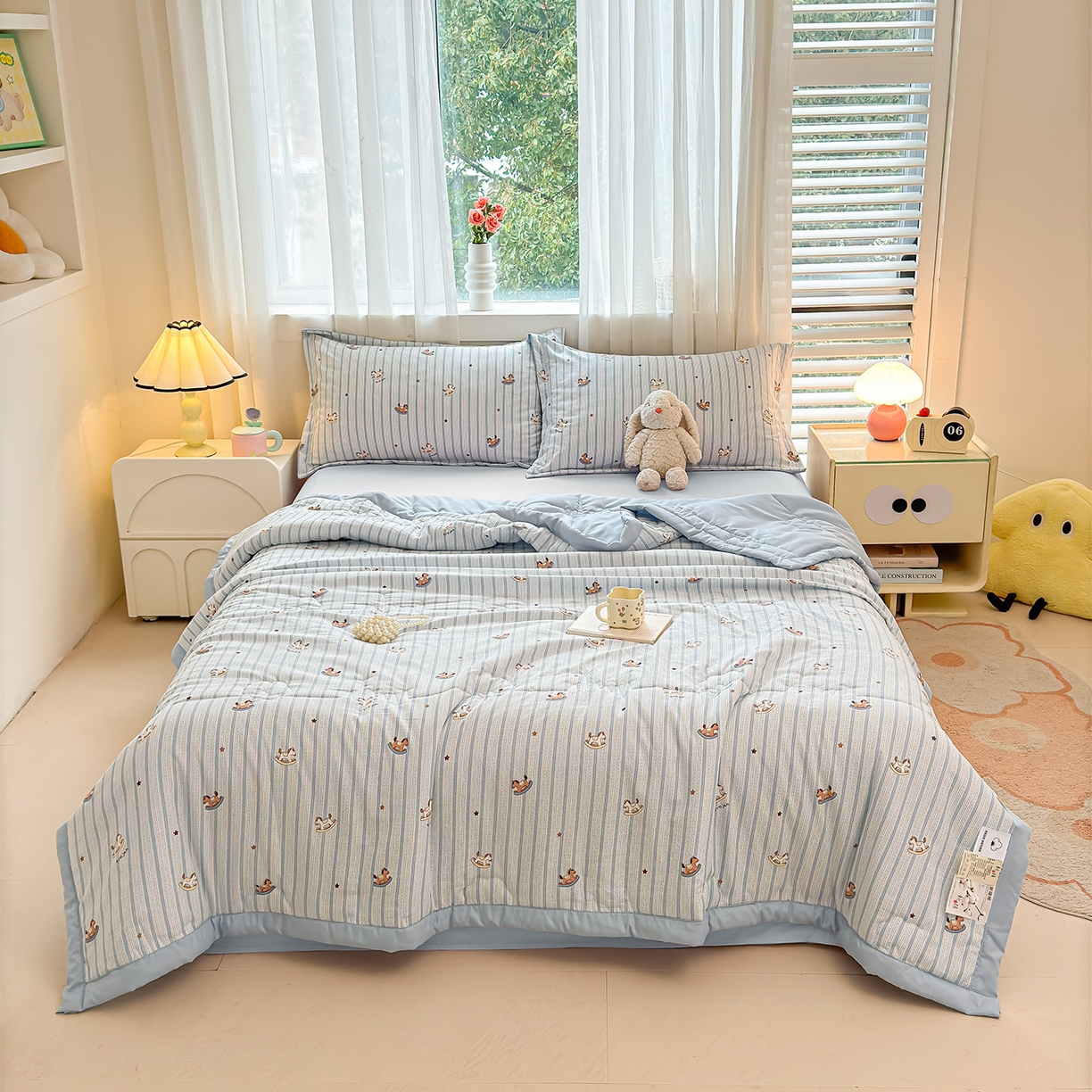 91家纺网 家纺一手货源 找家纺 2026新款A类新疆棉花夏凉被加宽包边水洗棉卡通印花吸湿透气棉花夏被空调被 凌香 摇摇马