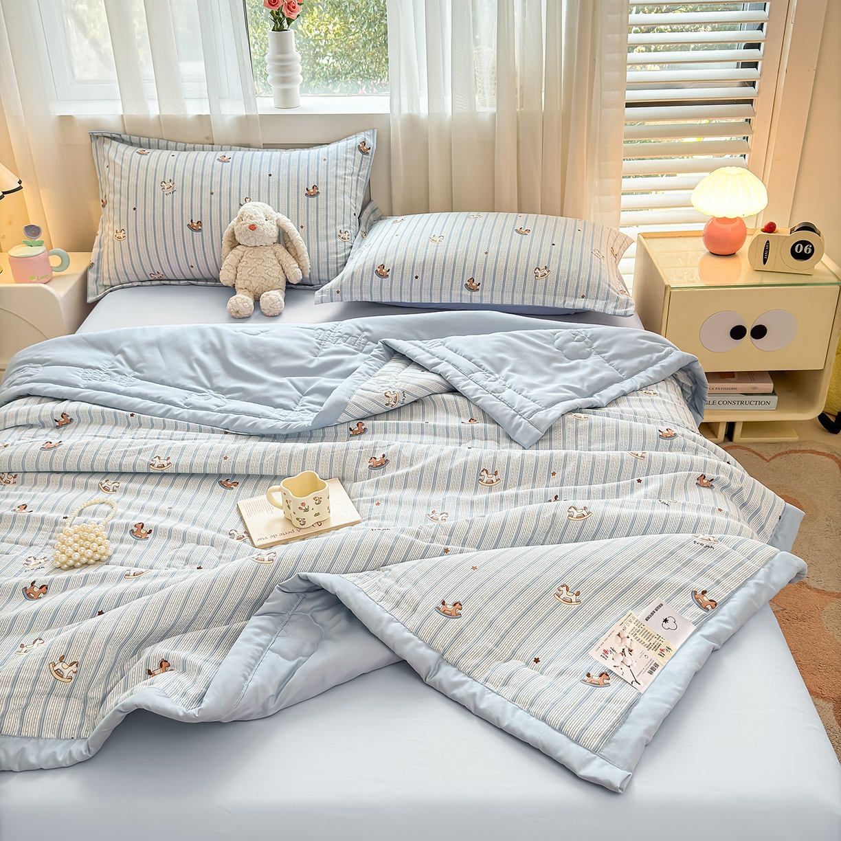 91家纺网 家纺一手货源 找家纺 2026新款A类新疆棉花夏凉被加宽包边水洗棉卡通印花吸湿透气棉花夏被空调被 凌香 摇摇马