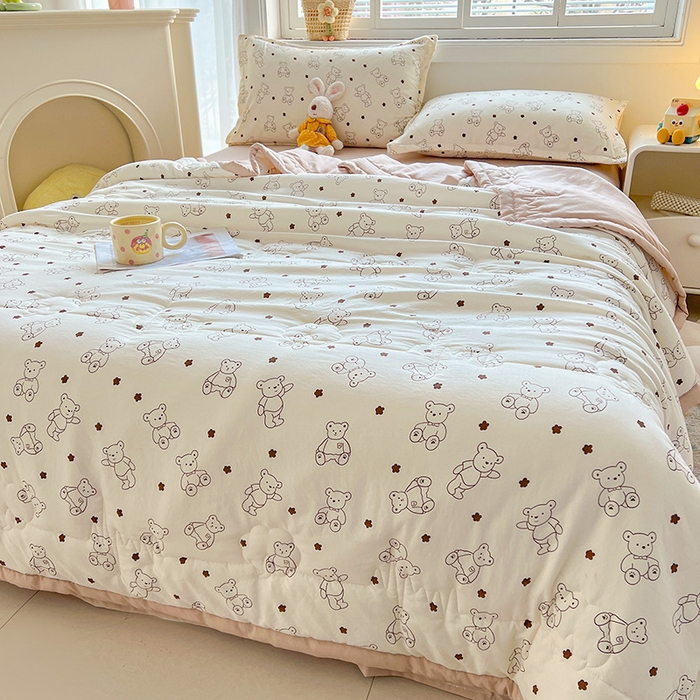 91家纺网 家纺一手货源 找家纺 2026新款A类新疆棉花夏凉被加宽包边水洗棉卡通印花吸湿透气棉花夏被空调被 凌香 云朵熊