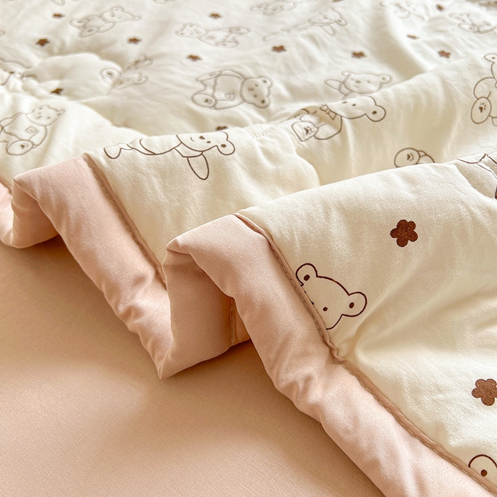 91家纺网 家纺一手货源 找家纺 2026新款A类新疆棉花夏凉被加宽包边水洗棉卡通印花吸湿透气棉花夏被空调被 凌香 云朵熊