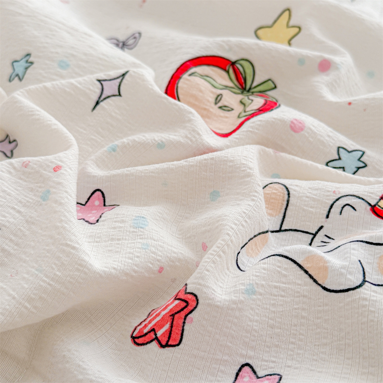 91家纺网 家纺一手货源 找家纺 2026新款A类新疆棉花夏凉被加宽包边水洗棉卡通印花吸湿透气棉花夏被空调被 云感红苹果