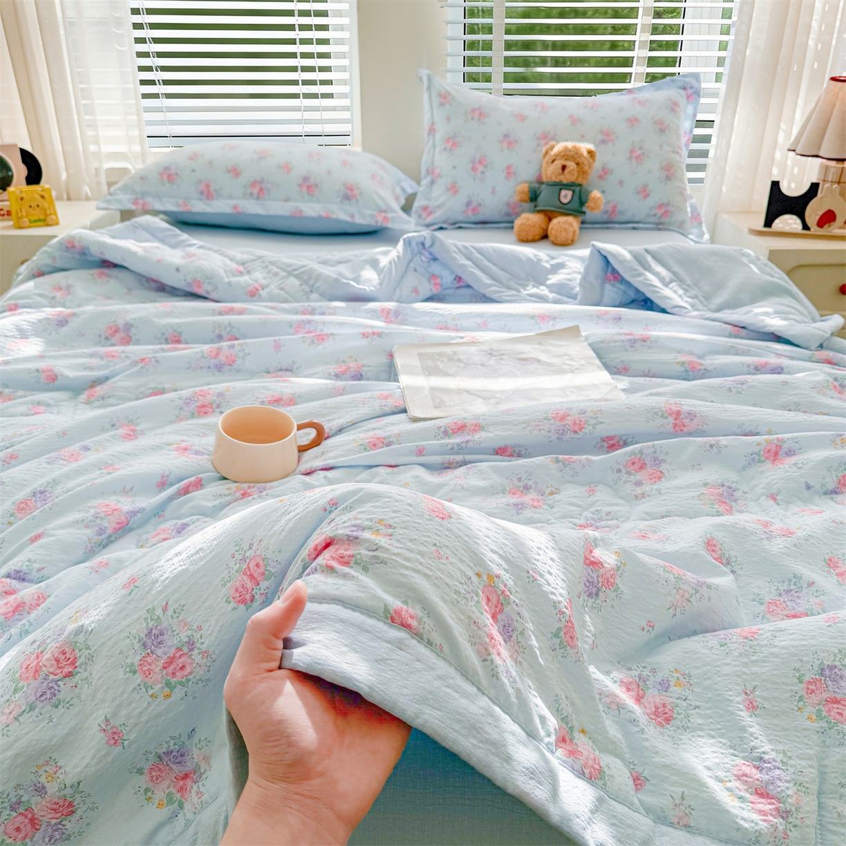 91家纺网 家纺一手货源 找家纺 2026新款A类新疆棉花夏凉被加宽包边水洗棉卡通印花吸湿透气棉花夏被空调被 云感花彩