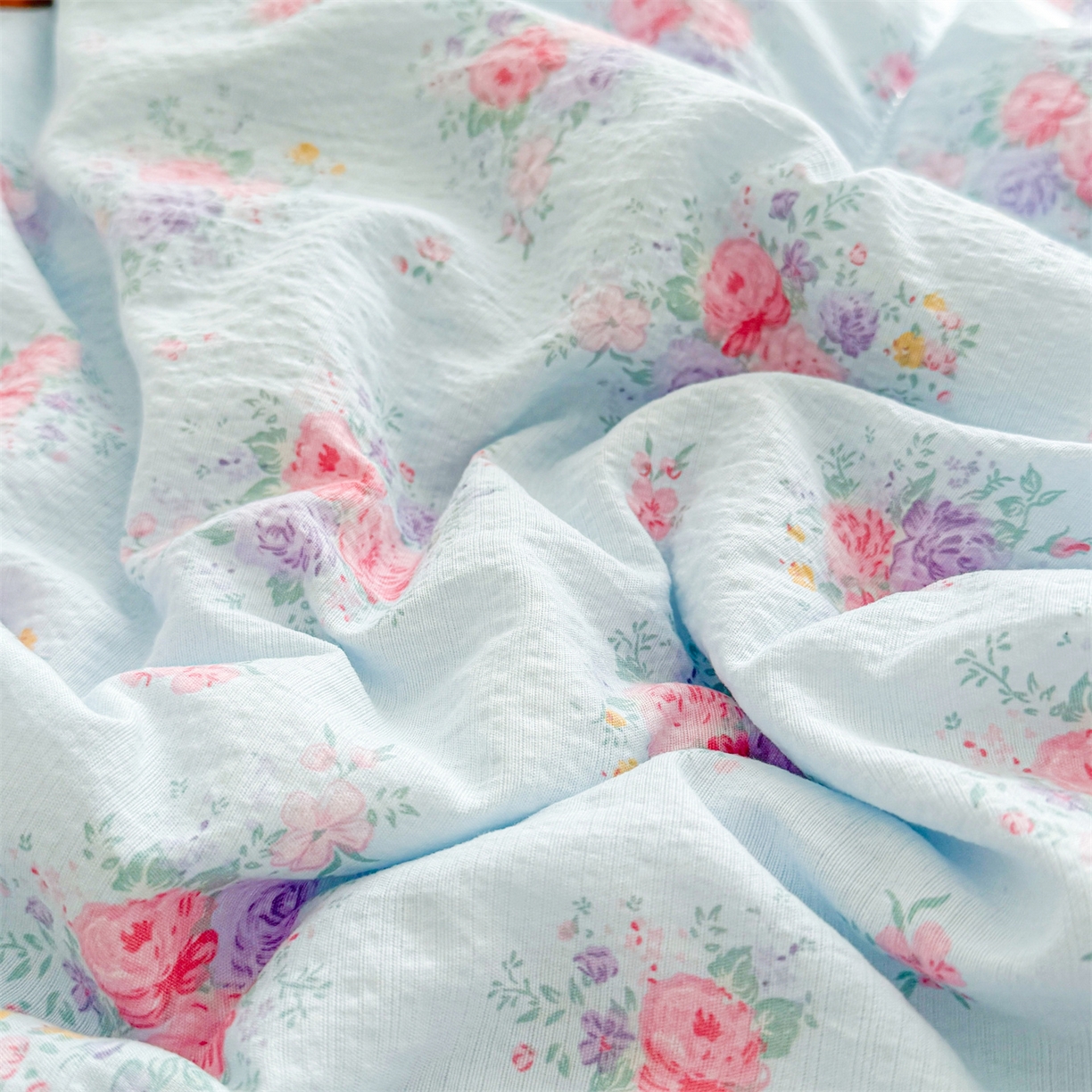 91家纺网 家纺一手货源 找家纺 2026新款A类新疆棉花夏凉被加宽包边水洗棉卡通印花吸湿透气棉花夏被空调被 云感花彩