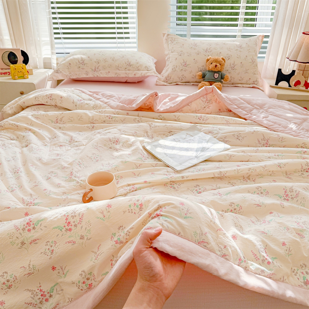 91家纺网 家纺一手货源 找家纺 2026新款A类新疆棉花夏凉被加宽包边水洗棉卡通印花吸湿透气棉花夏被空调被 云感花之蔓