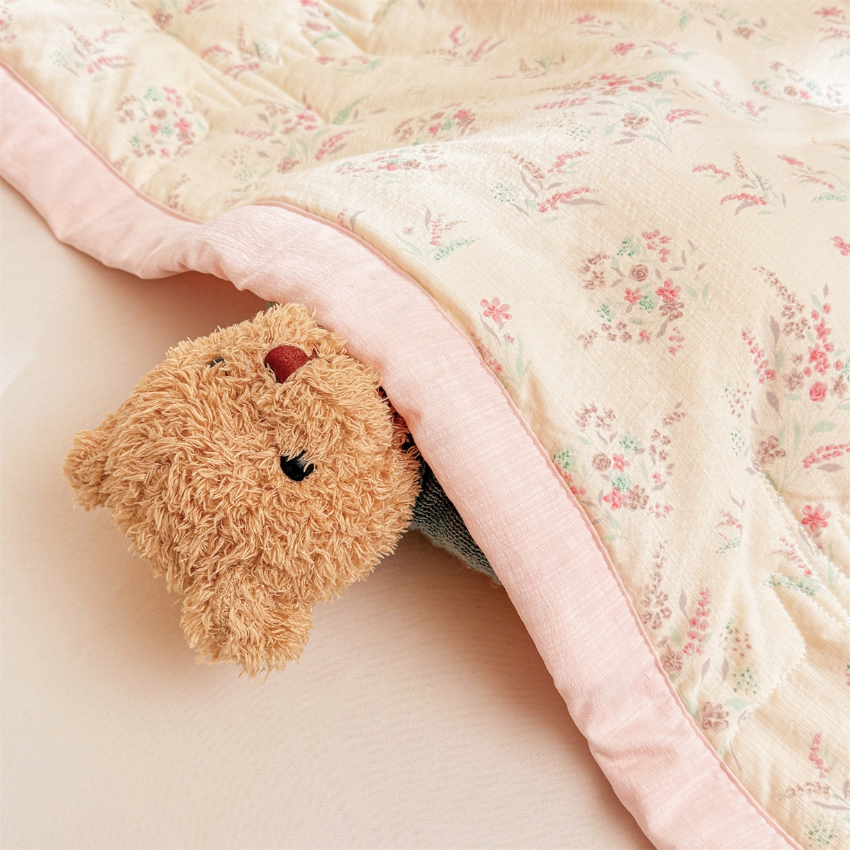 91家纺网 家纺一手货源 找家纺 2026新款A类新疆棉花夏凉被加宽包边水洗棉卡通印花吸湿透气棉花夏被空调被 云感花之蔓