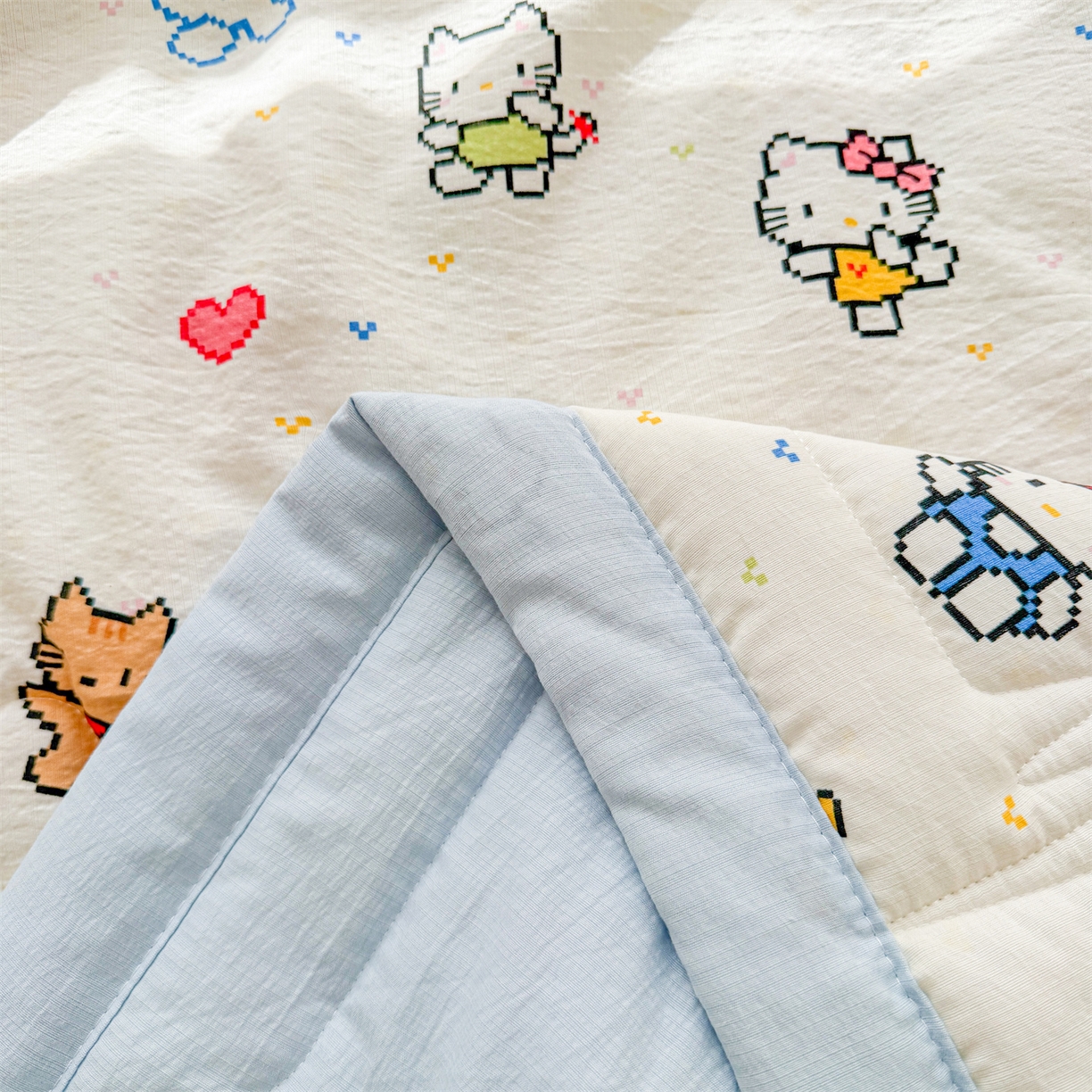 91家纺网 家纺一手货源 找家纺 2026新款A类新疆棉花夏凉被加宽包边水洗棉卡通印花吸湿透气棉花夏被空调被 云感晶咪