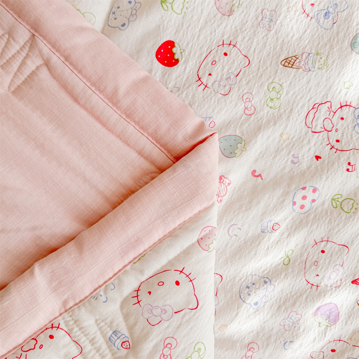 91家纺网 家纺一手货源 找家纺 2026新款A类新疆棉花夏凉被加宽包边水洗棉卡通印花吸湿透气棉花夏被空调被 云感萌仔