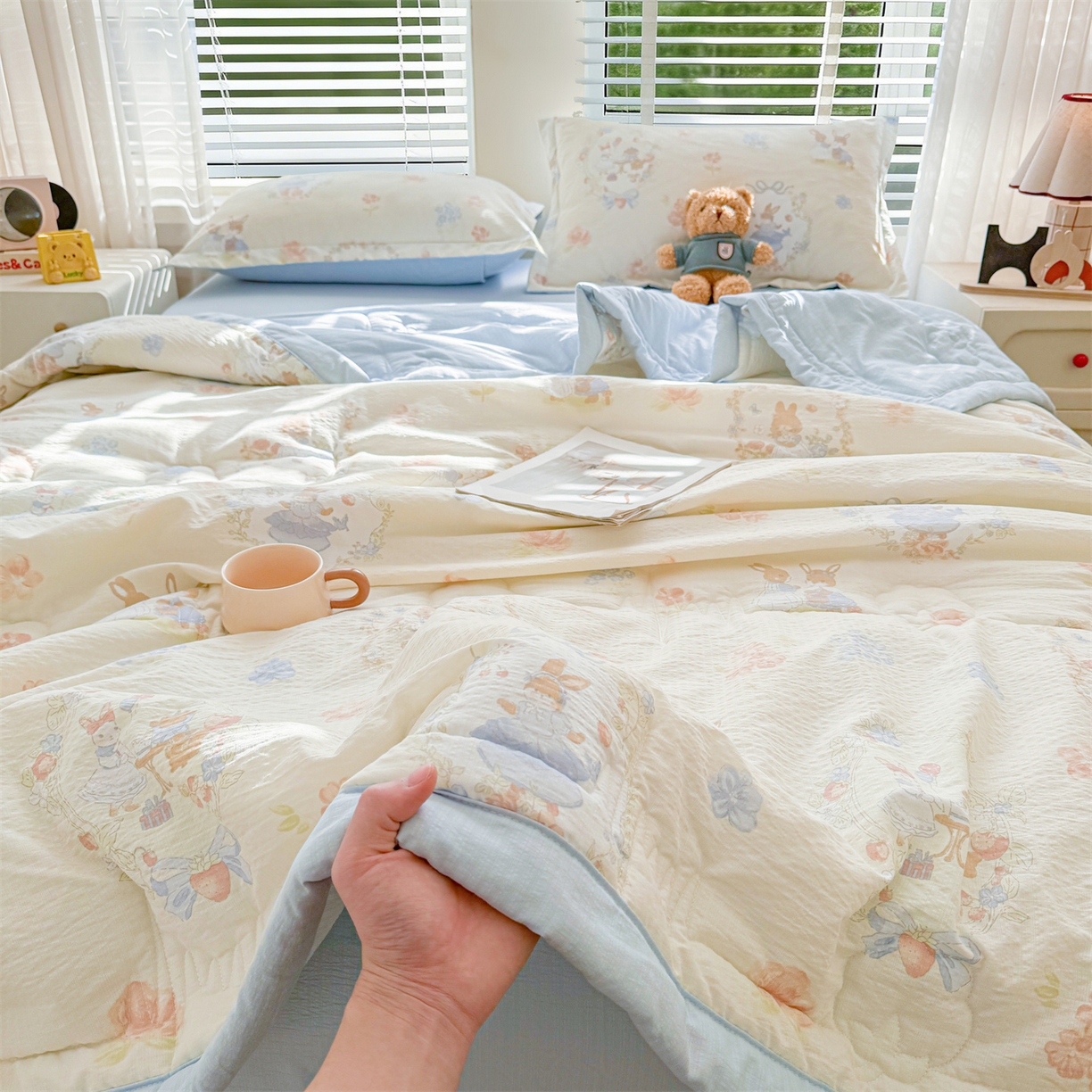 91家纺网 家纺一手货源 找家纺 2026新款A类新疆棉花夏凉被加宽包边水洗棉卡通印花吸湿透气棉花夏被空调被 云感派对