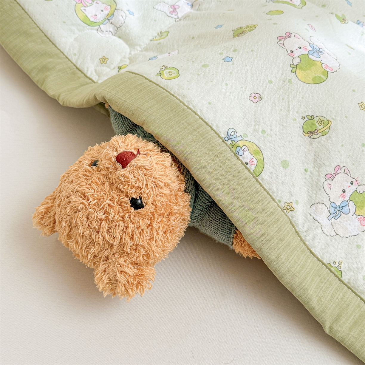 91家纺网 家纺一手货源 找家纺 2026新款A类新疆棉花夏凉被加宽包边水洗棉卡通印花吸湿透气棉花夏被空调被 云感青苹果