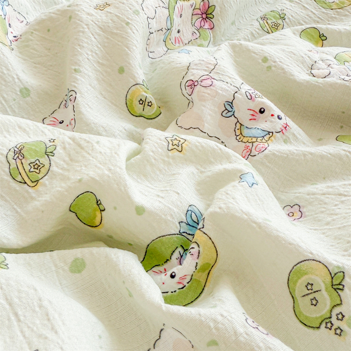 91家纺网 家纺一手货源 找家纺 2026新款A类新疆棉花夏凉被加宽包边水洗棉卡通印花吸湿透气棉花夏被空调被 云感青苹果