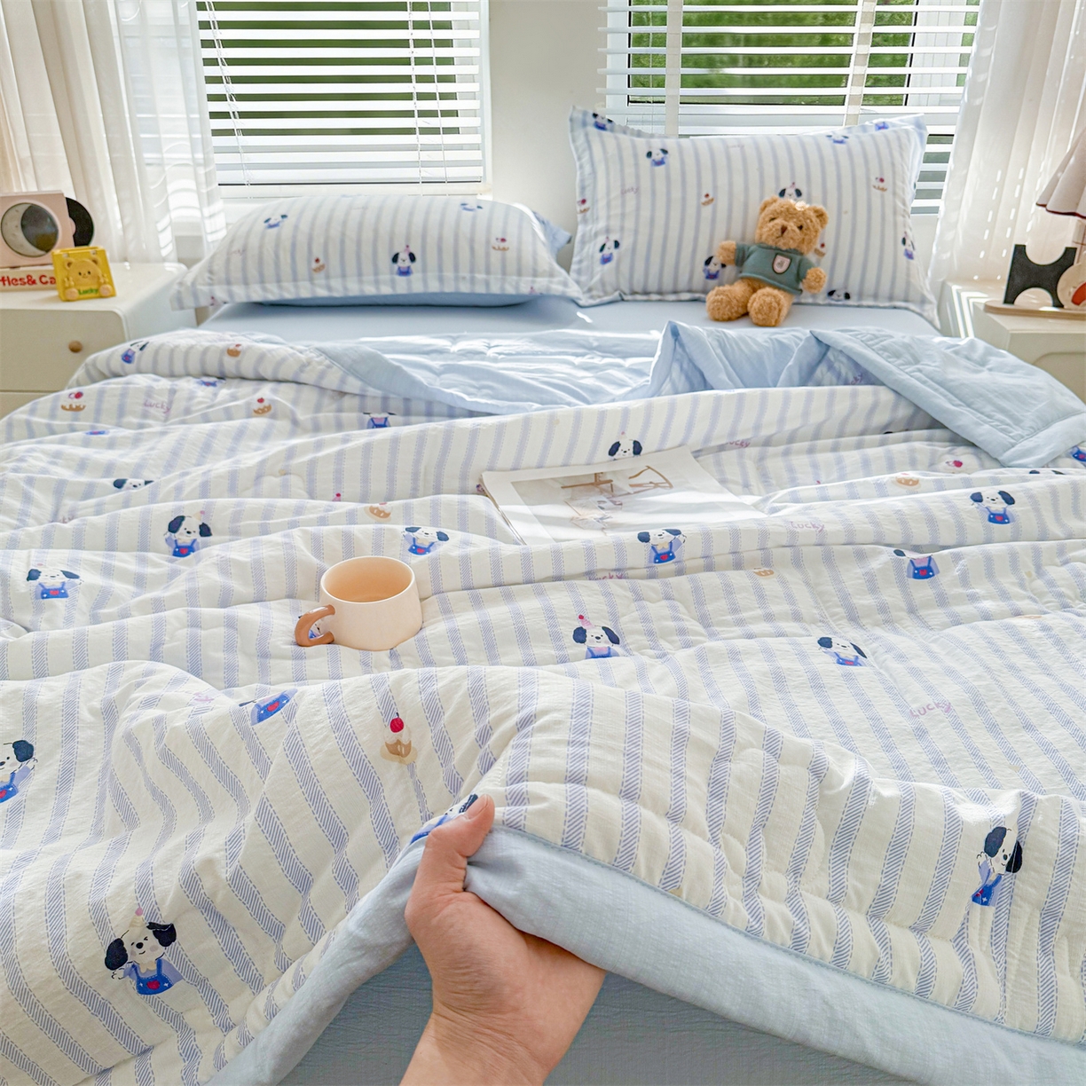 91家纺网 家纺一手货源 找家纺 2026新款A类新疆棉花夏凉被加宽包边水洗棉卡通印花吸湿透气棉花夏被空调被 云感生日狗