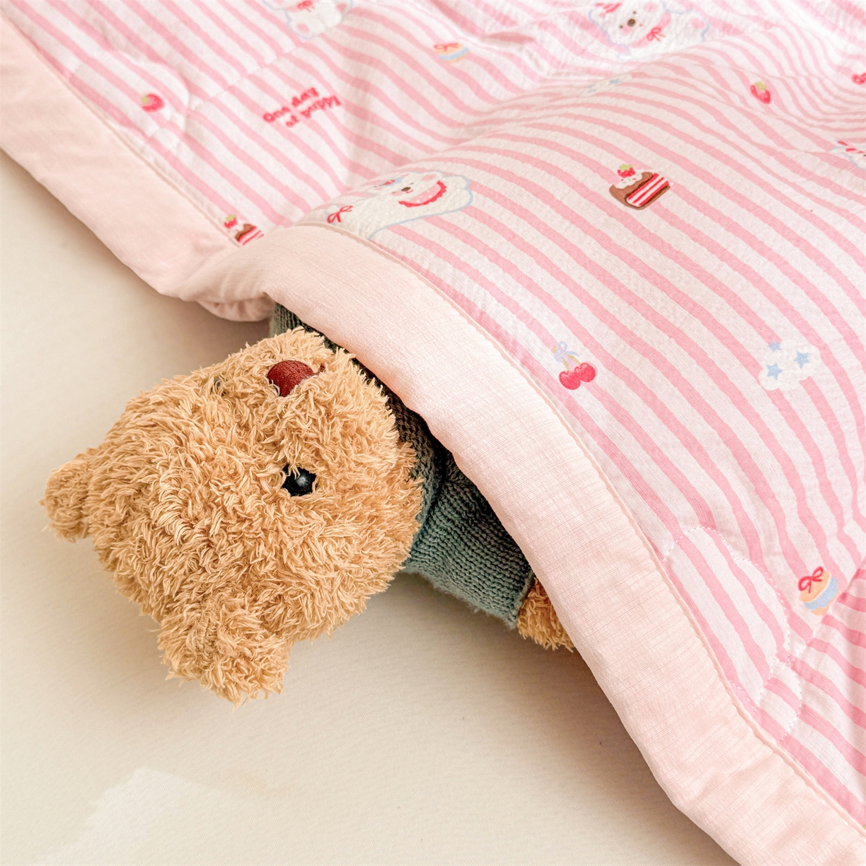 91家纺网 家纺一手货源 找家纺 2026新款A类新疆棉花夏凉被加宽包边水洗棉卡通印花吸湿透气棉花夏被空调被 云感生日派