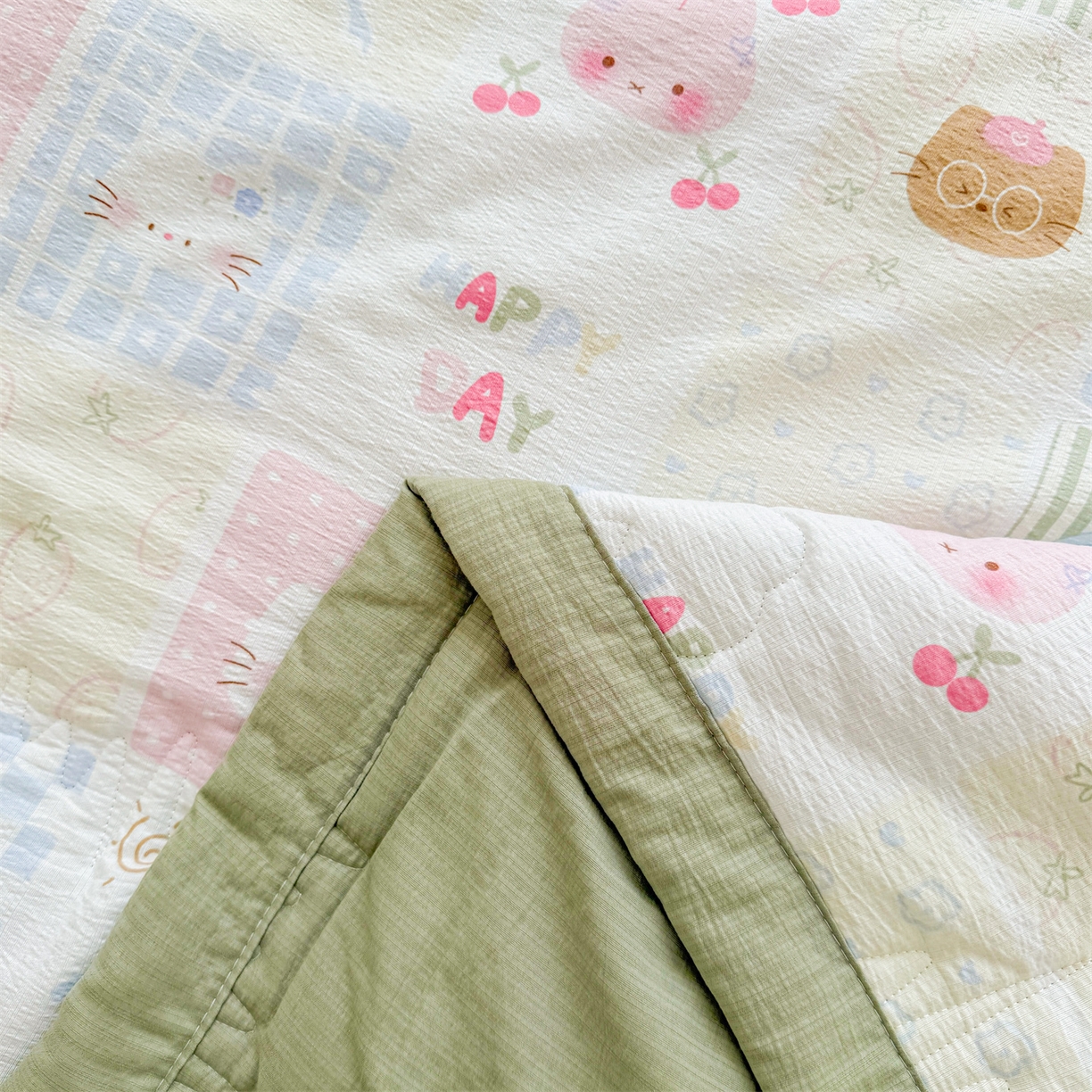 91家纺网 家纺一手货源 找家纺 2026新款A类新疆棉花夏凉被加宽包边水洗棉卡通印花吸湿透气棉花夏被空调被 云感甜品乐园