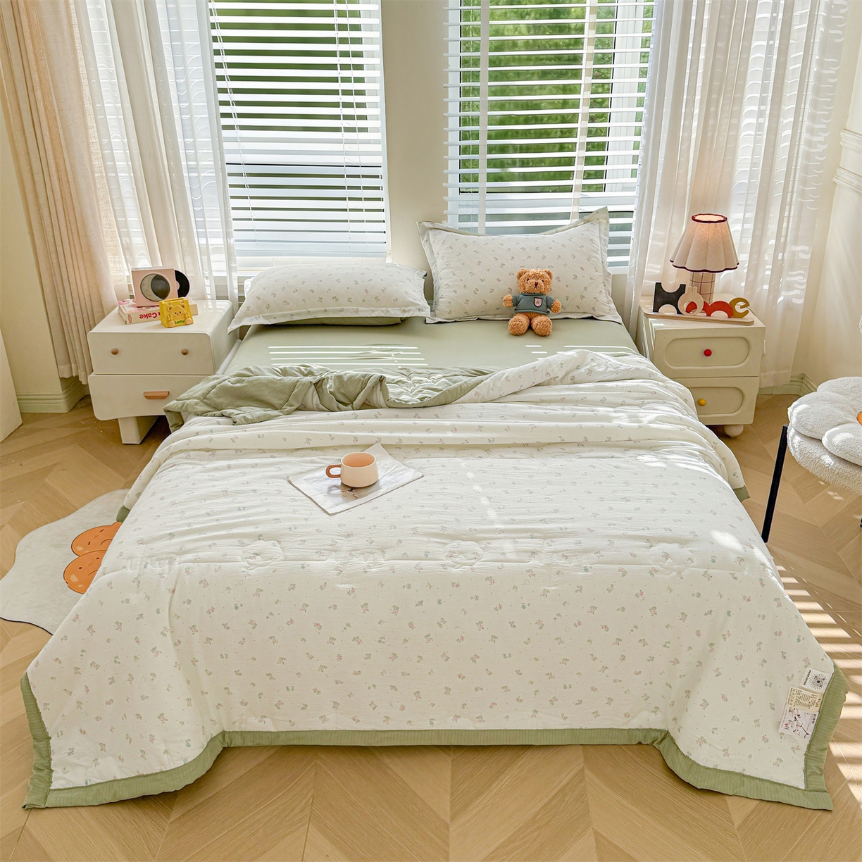 91家纺网 家纺一手货源 找家纺 2026新款A类新疆棉花夏凉被加宽包边水洗棉卡通印花吸湿透气棉花夏被空调被 云感小繁花