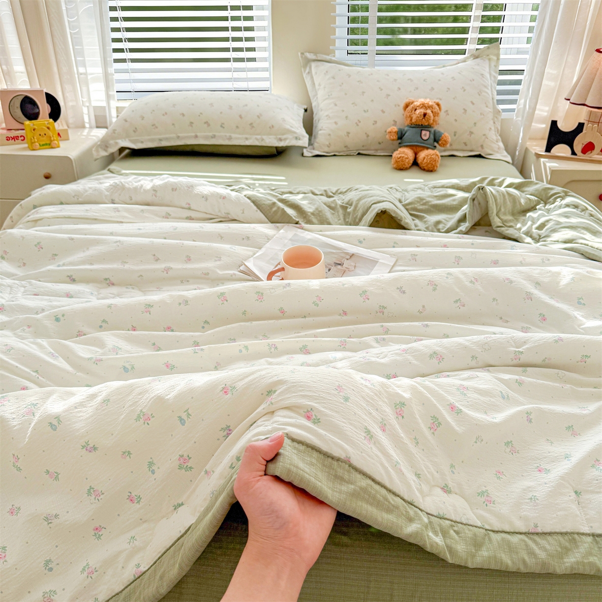 91家纺网 家纺一手货源 找家纺 2026新款A类新疆棉花夏凉被加宽包边水洗棉卡通印花吸湿透气棉花夏被空调被 云感小繁花