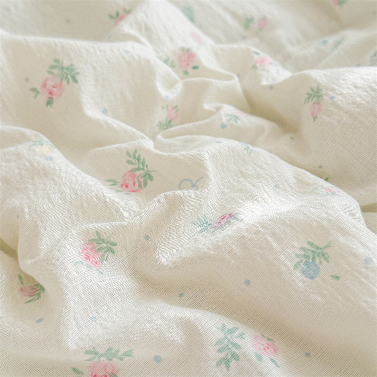 91家纺网 家纺一手货源 找家纺 2026新款A类新疆棉花夏凉被加宽包边水洗棉卡通印花吸湿透气棉花夏被空调被 云感小繁花