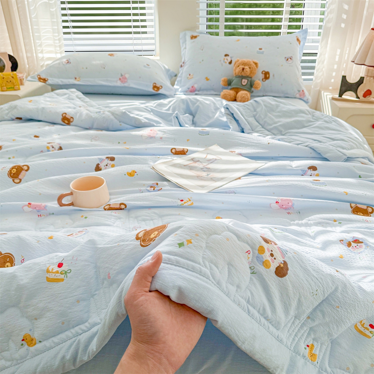 91家纺网 家纺一手货源 找家纺 2026新款A类新疆棉花夏凉被加宽包边水洗棉卡通印花吸湿透气棉花夏被空调被 云感小熊