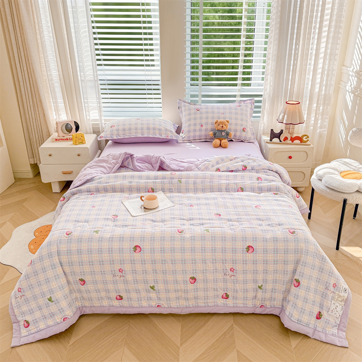 91家纺网 家纺一手货源 找家纺 2026新款A类新疆棉花夏凉被加宽包边水洗棉卡通印花吸湿透气棉花夏被空调被 云感星星草莓