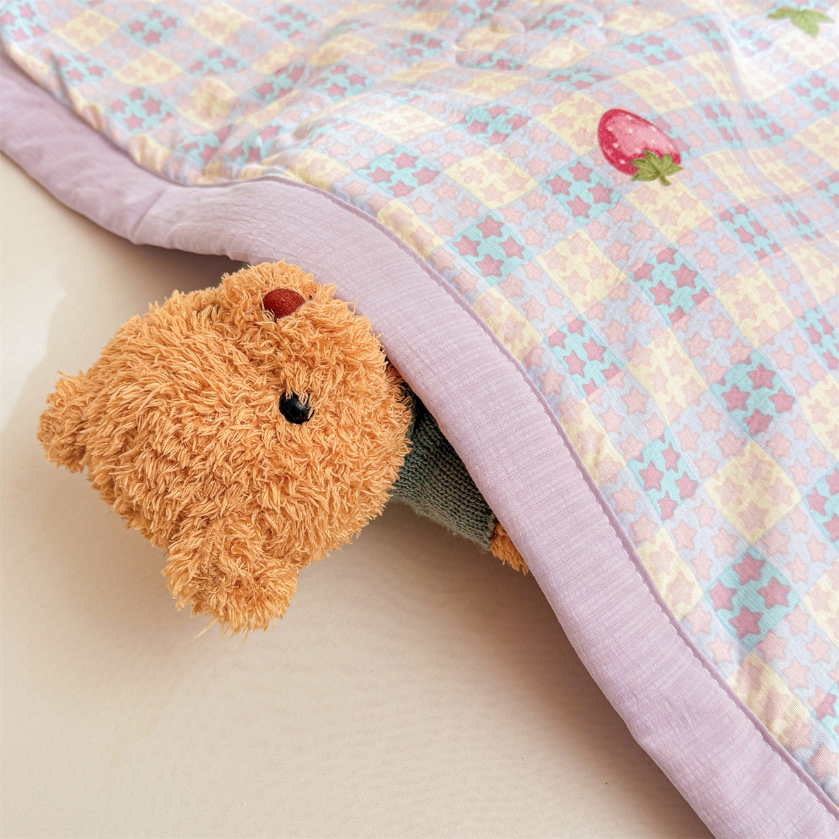 91家纺网 家纺一手货源 找家纺 2026新款A类新疆棉花夏凉被加宽包边水洗棉卡通印花吸湿透气棉花夏被空调被 云感星星草莓