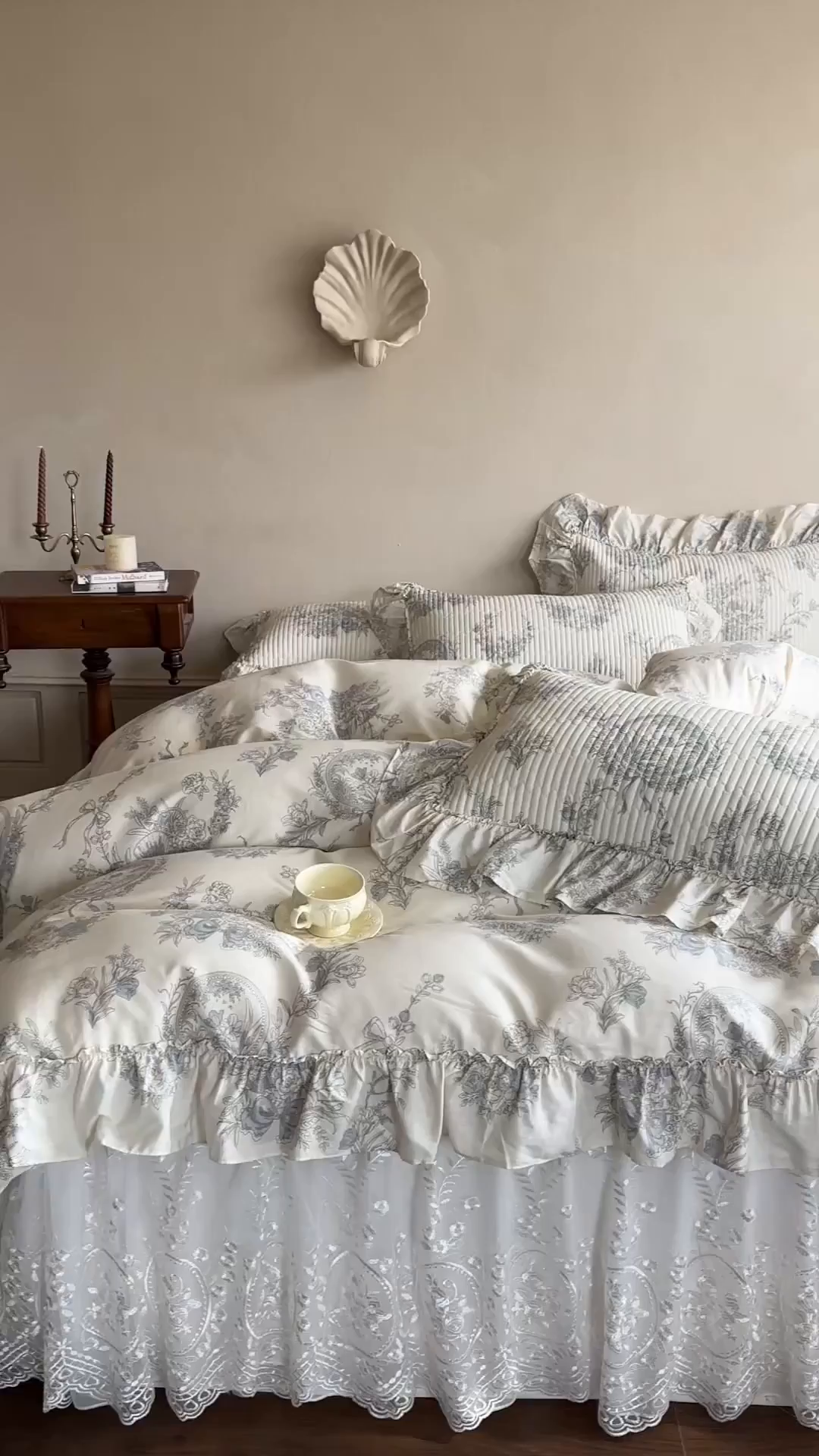 91家纺网 家纺一手货源 找家纺 瑞宝 2026新款法式全棉印花床裙四件套 淡陌