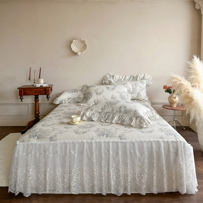 91家纺网 家纺一手货源 找家纺 瑞宝 2026新款法式全棉印花床裙三件套 淡陌