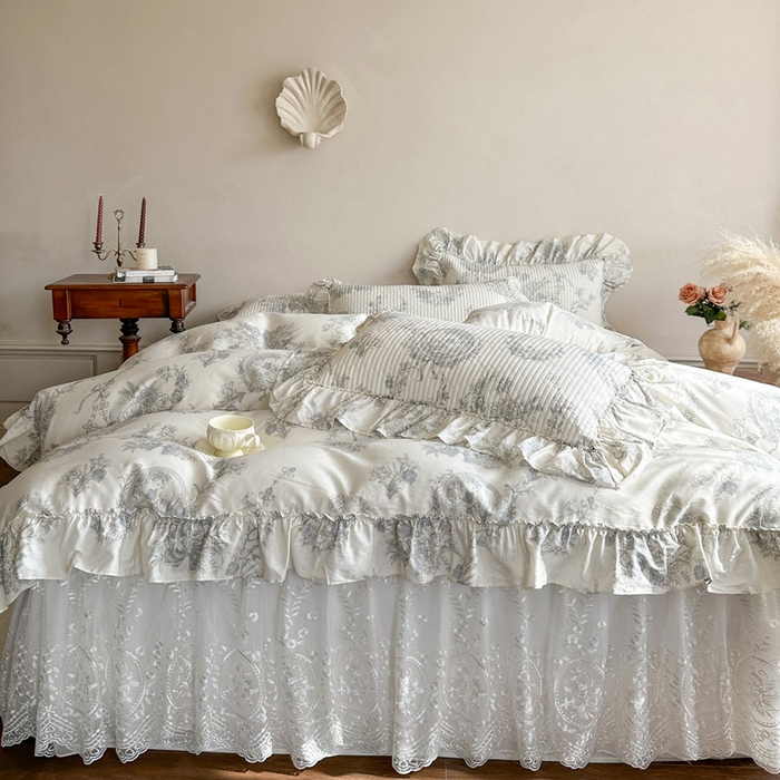 91家纺网 家纺一手货源 找家纺 瑞宝 2026新款法式全棉印花床裙三件套 淡陌