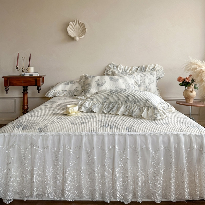 91家纺网 家纺一手货源 找家纺 瑞宝 2026新款法式全棉印花床裙三件套 淡陌