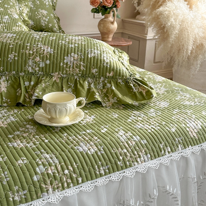 91家纺网 家纺一手货源 找家纺 瑞宝 2026新款法式全棉印花床裙三件套 花信风来