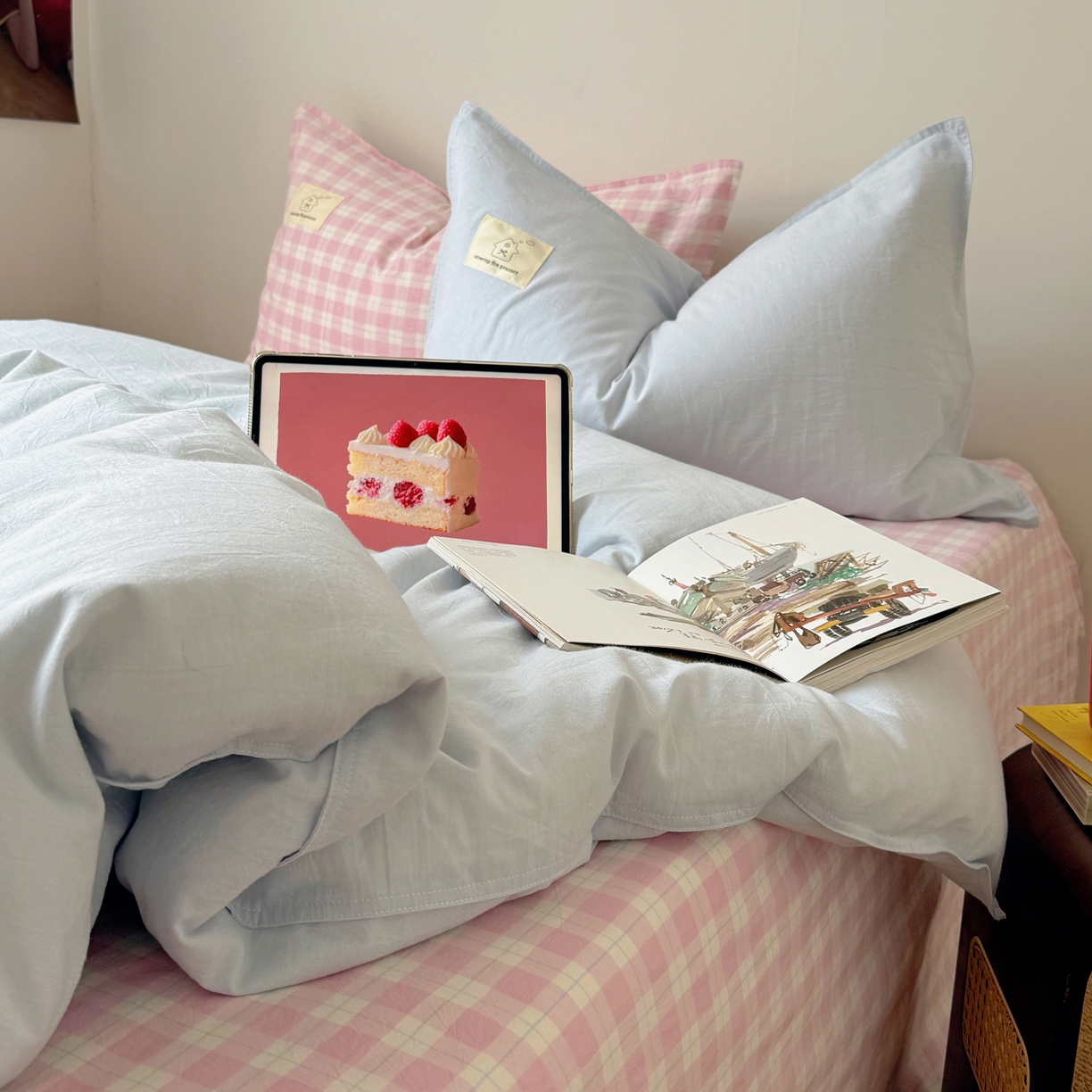 91家纺网 家纺一手货源 找家纺 觅糖家纺 2026新款ins水洗棉全棉纯棉格子款双针款四件套（会员-5） ins云汀粉格